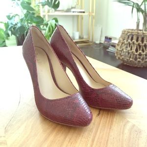 Pour La Victoire Red Snakeskin Pumps